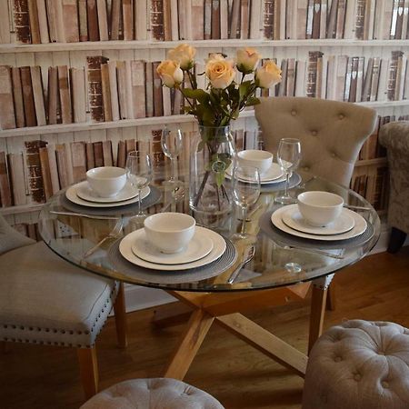 Luxury 2 Bed Apartment Witney Exterior photo