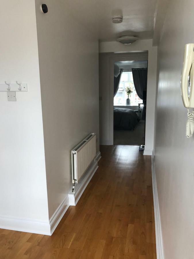 Luxury 2 Bed Apartment Witney Exterior photo
