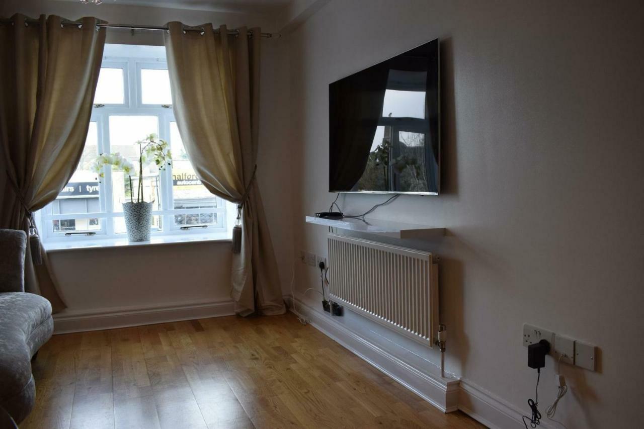 Luxury 2 Bed Apartment Witney Exterior photo