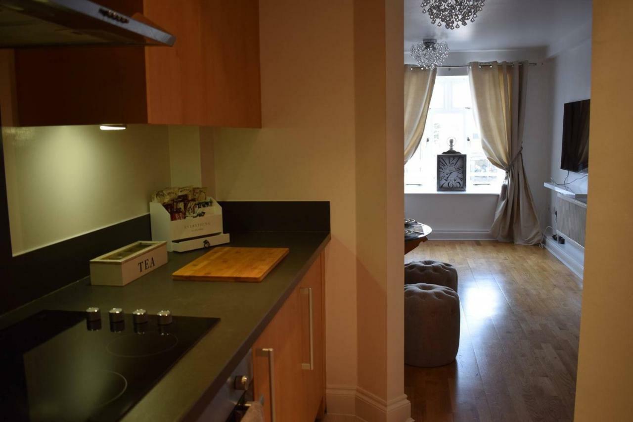 Luxury 2 Bed Apartment Witney Exterior photo